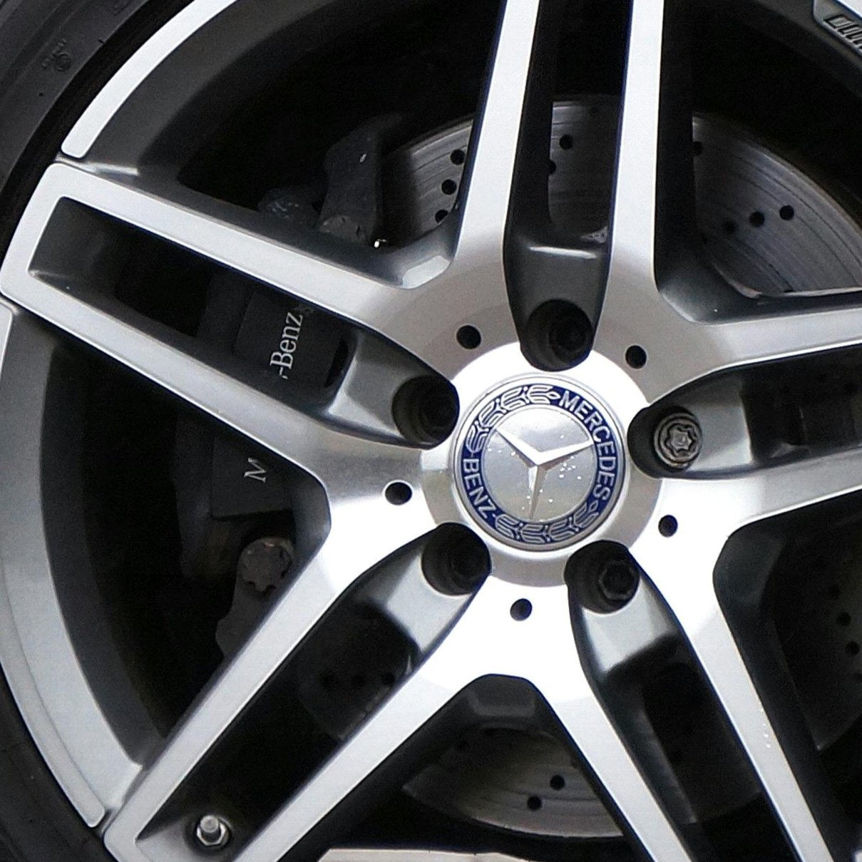 🚗 Pneuservis Praha 7 – Přezutí, Vyvážení & TPMS Servis ALU Kol